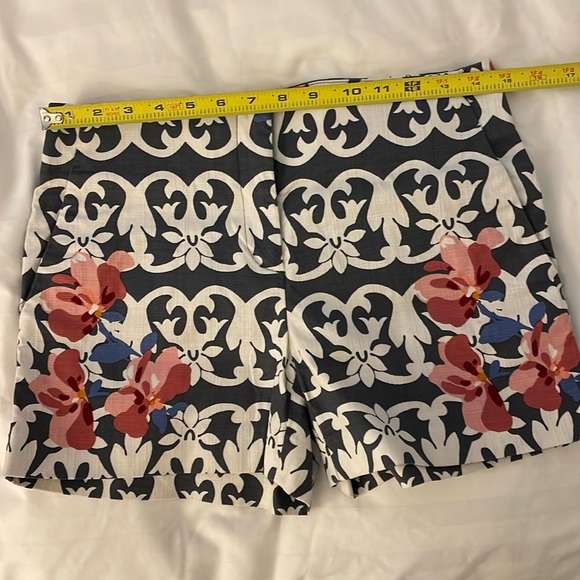 LOFT The Rivera Short Floral Size 0 - Picture 8 of 9